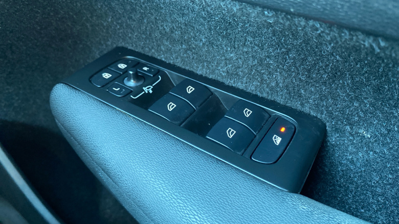 Volvo Xc40 2.0 B4P R DESIGN Pro 5dr Auto Petrol Estate